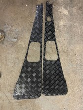 Land Rover  Defender 90 110 130 pair front  checker plate wing tops black
