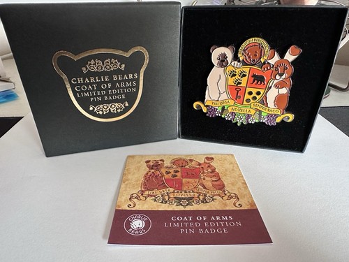 Charlie bears coat arms pin - bears, of