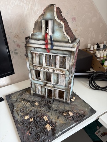 Built and painted diorama - built,