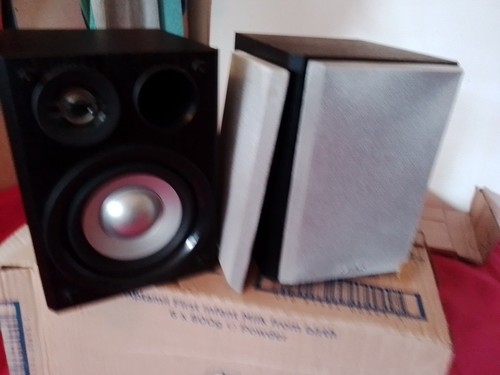 Sanyo bookshelf speakers - sanyo,