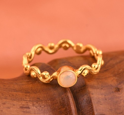 Ethiopian opal gemstone 18k - opal,