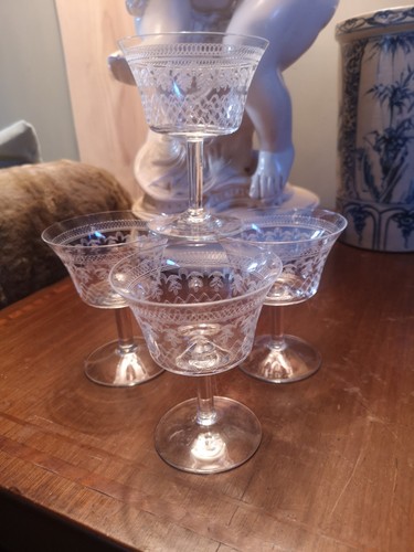 Set four lady hamilton pall - of,