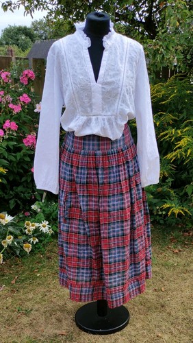 Cabbages and roses tartan - cabbages,