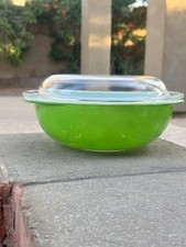 Vintage Pyrex 024 Lime Green 2