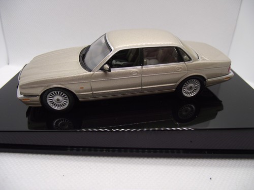 Autoart scale diecast - autoart,