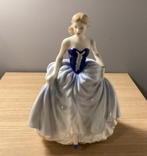 Royal Doulton Classics H N 4532 Susan Figurine Of The Year 2004  1st Quality 