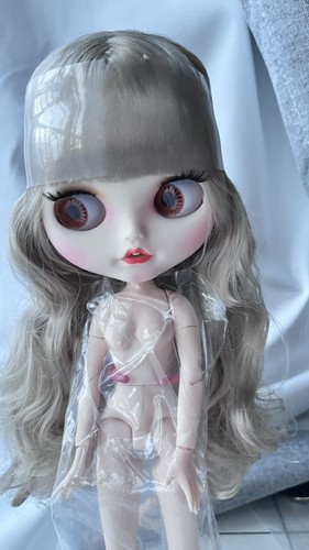 Lovely blythe doll blonde - lovely,