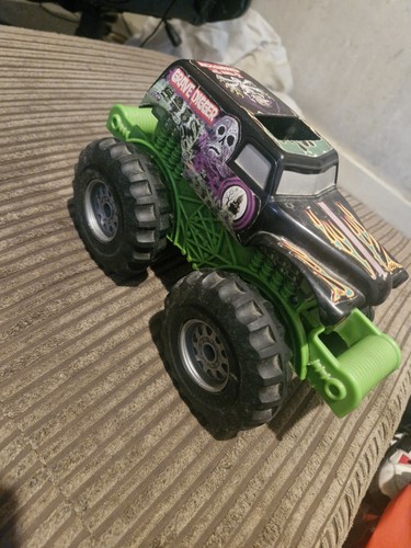 Large spin master grave digger - master,