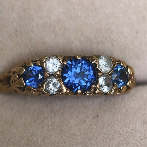 Pretty 9ct gold ring vintage - pretty,
