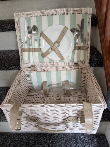 White wicker picnic - white, basket