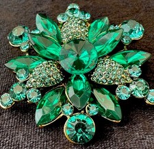Stunning Gold Plated Green Crystal Baroque Style Brooch - L 5.5cm x W 5cm