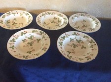 Wedgwood  Wild Strawberry Rimmed  Pasta  / Soup  Bowls X 5