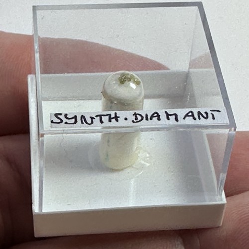 Synthetic diamond crystals - synthetic,