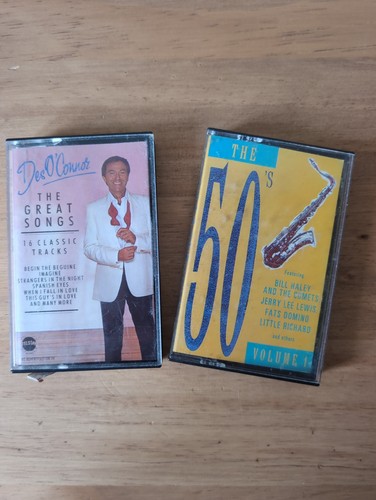 Two cassette tapes - cassette, des