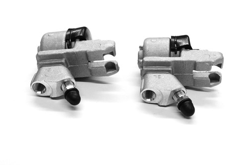 Pair rear wheel cylinders - of,