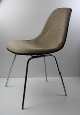 Vitra Eames Fibreglass Side