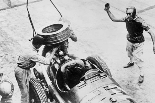 Tazio nuvolari waiting - tazio,