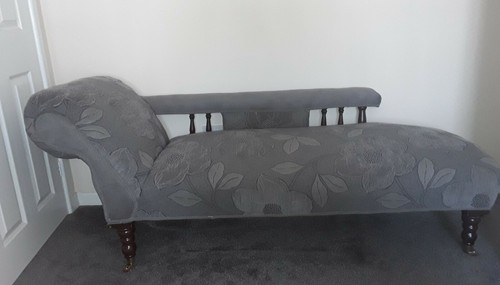 Upholstered plush victorian - re,