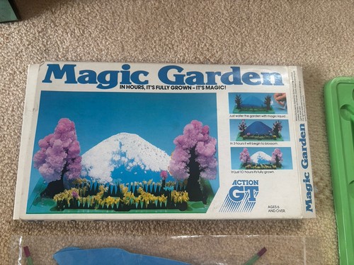 Action magic garden 80s - magic,