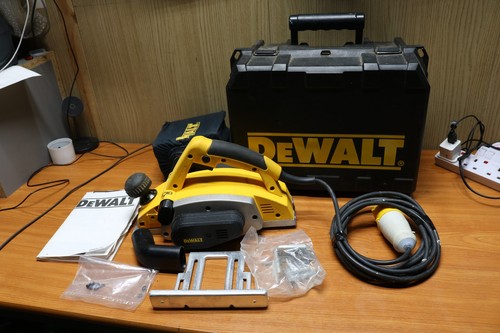 Dewalt dw678l 110v 4mm heavy - dewalt,