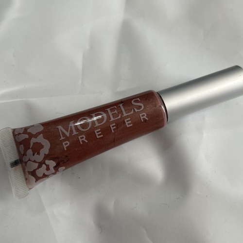 Models prefer lip - models, gloss