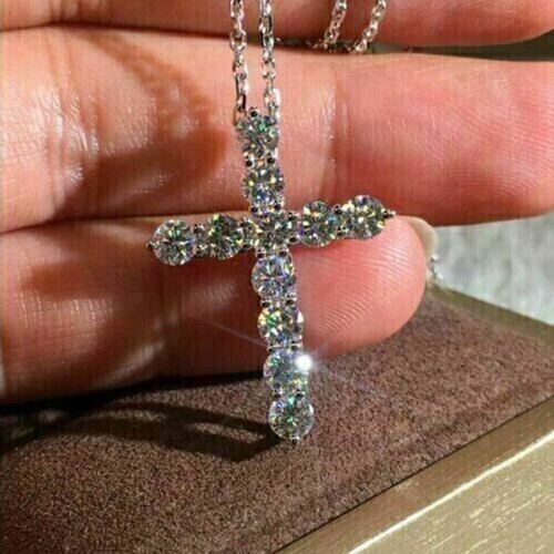 Round cut vvs1 diamond cross - cut,