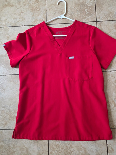 Winning red figs scrub - , top