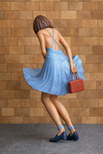 W56 – Woman Shopping