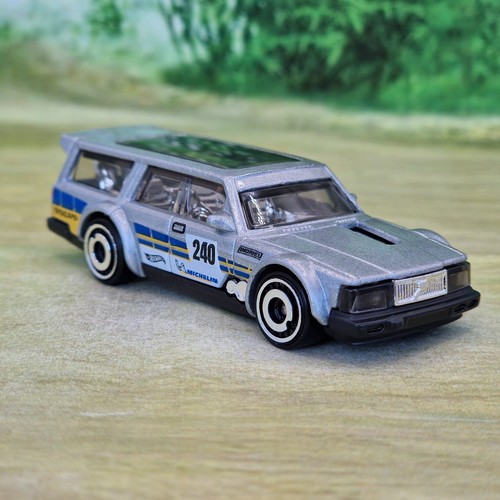 Hot wheels volvo - 240, drift