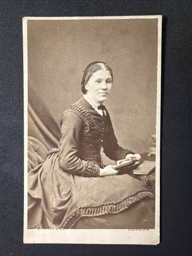 Cdv lady holding picture - lady,
