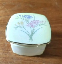 VINTAGE ROYAL WORCESTER PALISSY FREESIA FLORAL FLOWER LIDDED TRINKET / PILL BOX