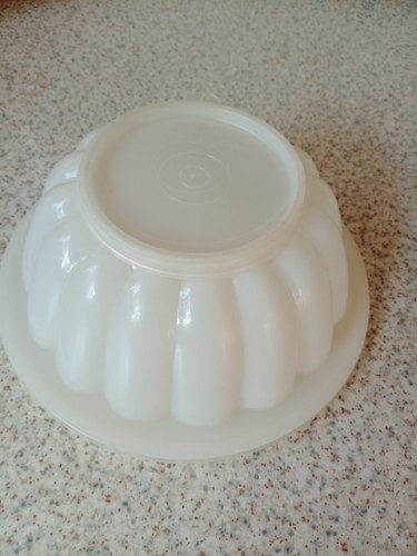 Tupperware white jelly mould - jelly,