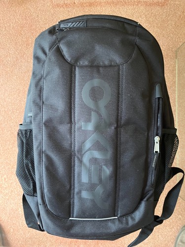 Oakley 25l backpack black - oakley,