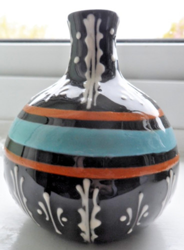 Earthenware bud vase - , slip