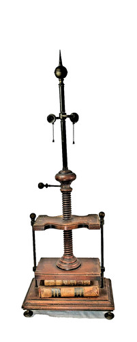 Book press 2 - 39-1/2", lamp