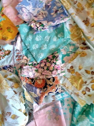 Kilo mixed fabric scraps - mixed,