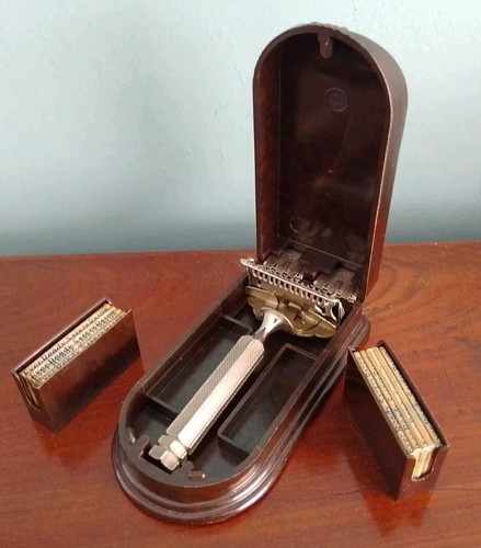 Bakelite case art - case, deco