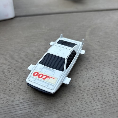 Corgi juniors 007 - 007, lotus