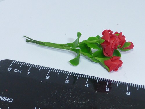 Scale roses red dolls - 1:12,