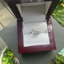 STUNNING MOISSANITE RING 5