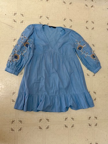 Light blue embroidered neck - light,
