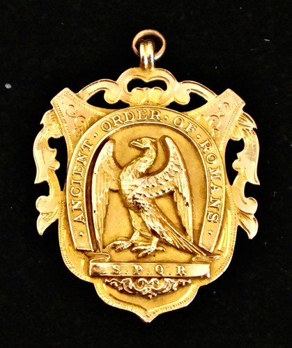 Superb 3gm 9ct gold masonic - superb,