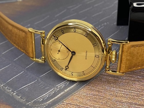 Watch mechanical wrist - wrist, golden