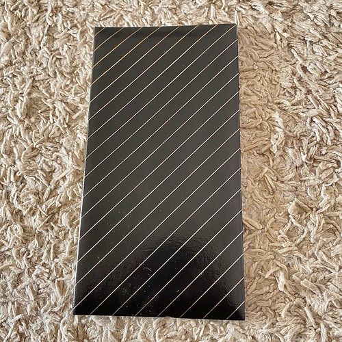 Vintage black gold pin - black,