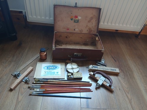 Vintage suitcase with artist - vintage,