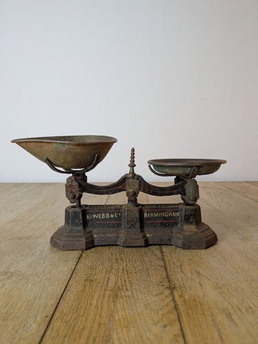 Antique shop scales displace - shop,