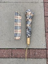 Burberry’s Vintage Pop Up Umbrella With Sleeve. Read Description.
