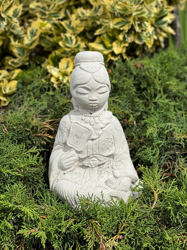 Chinese woman sculpture