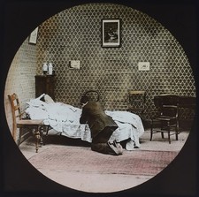 Photo VICTORIAN MAN KNEELING