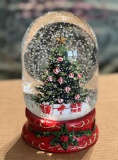 NEW Christmas Tree with Presents Snow Globe  18cm x 11cm